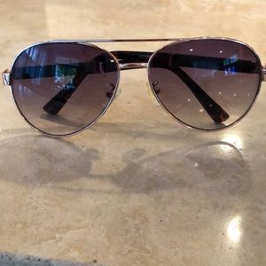 Vince Camuto gold toned aviator sunglasses